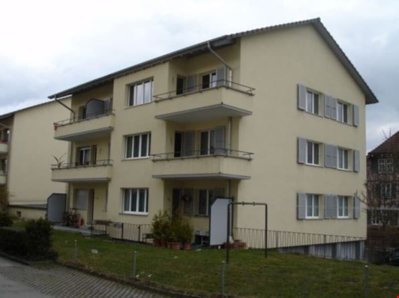 Helle 4.5-Zimmer-Wohnung mit Balkon in Lyss (1)