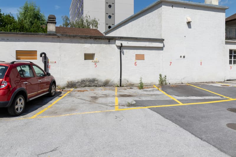 A LOUER, CENTRE-VILLE DE SION, PLACE DE PARC EXTERIEURE (2)