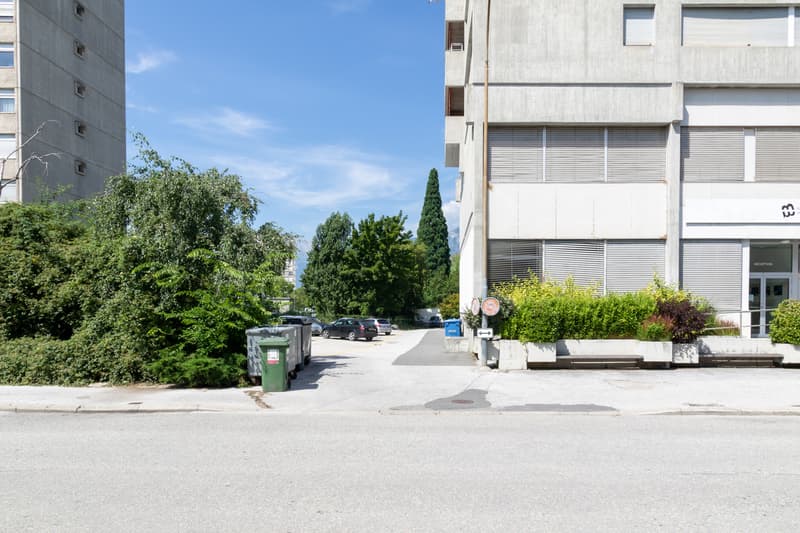 A LOUER, CENTRE-VILLE DE SION, PLACE DE PARC EXTERIEURE (3)