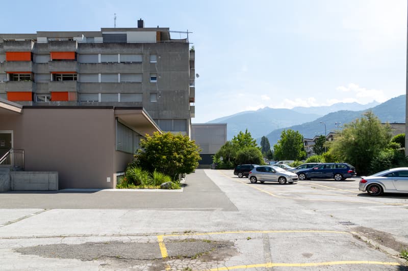 A LOUER, CENTRE-VILLE DE SION, PLACE DE PARC EXTERIEURE (4)