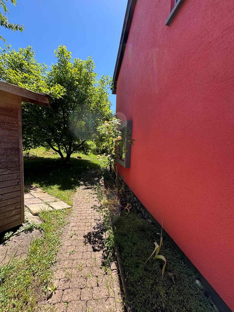 Charmantes 5.5-Zimmer-Einfamilienhaus mit Wintergarten in Hersberg (16)