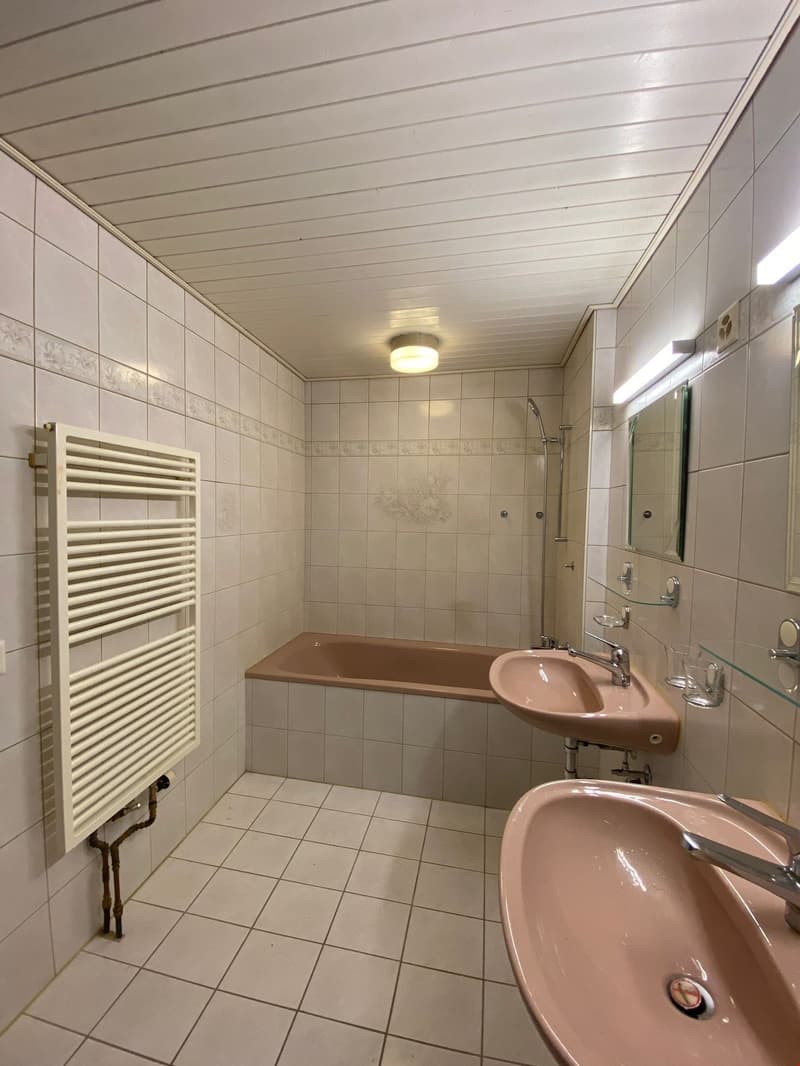Badezimmer mit Badewanne