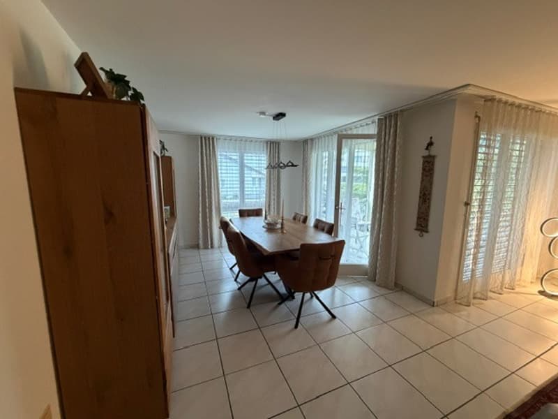 Helle 4-Zimmer-Wohnung mit Balkon in Ormalingen (2)