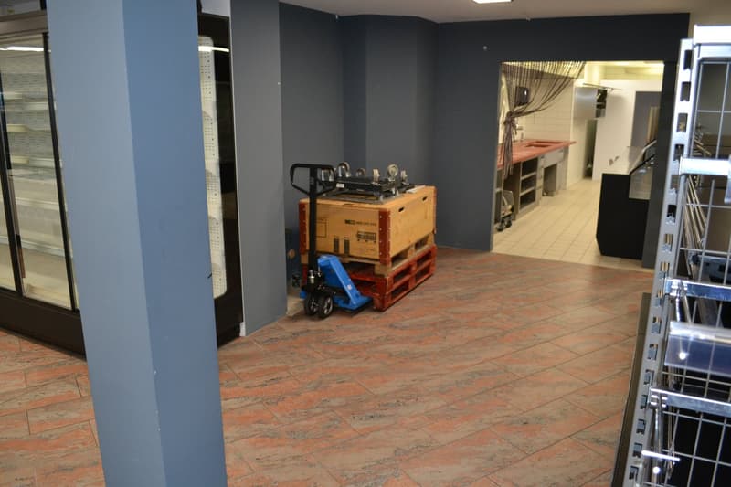 tiled floor, wooden pallet, trolley, blue columns, glass cabinet