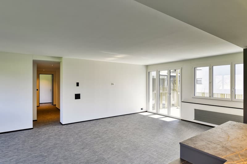 Mietwohnung in Eigentumsstandart mit 2 Schlafzimmern mit en Suite-Bädern und Weinschrank in Küche (5)