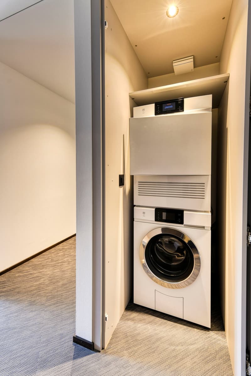 Mietwohnung in Eigentumsstandart mit 2 Schlafzimmern mit en Suite-Bädern und Weinschrank in Küche (25)