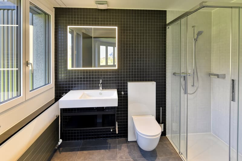 Mietwohnung in Eigentumsstandart mit 2 Schlafzimmern mit en Suite-Bädern und Weinschrank in Küche (16)
