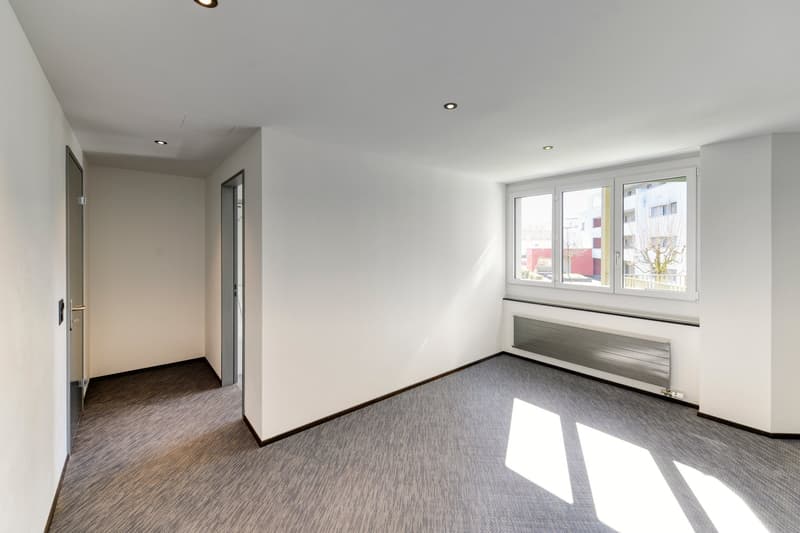 Mietwohnung in Eigentumsstandart mit 2 Schlafzimmern mit en Suite-Bädern und Weinschrank in Küche (20)