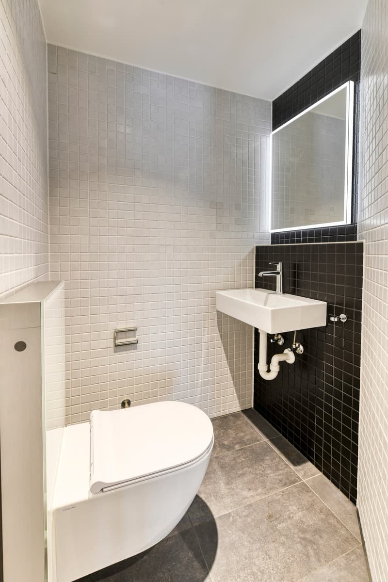 Mietwohnung in Eigentumsstandart mit 2 Schlafzimmern mit en Suite-Bädern und Weinschrank in Küche (27)