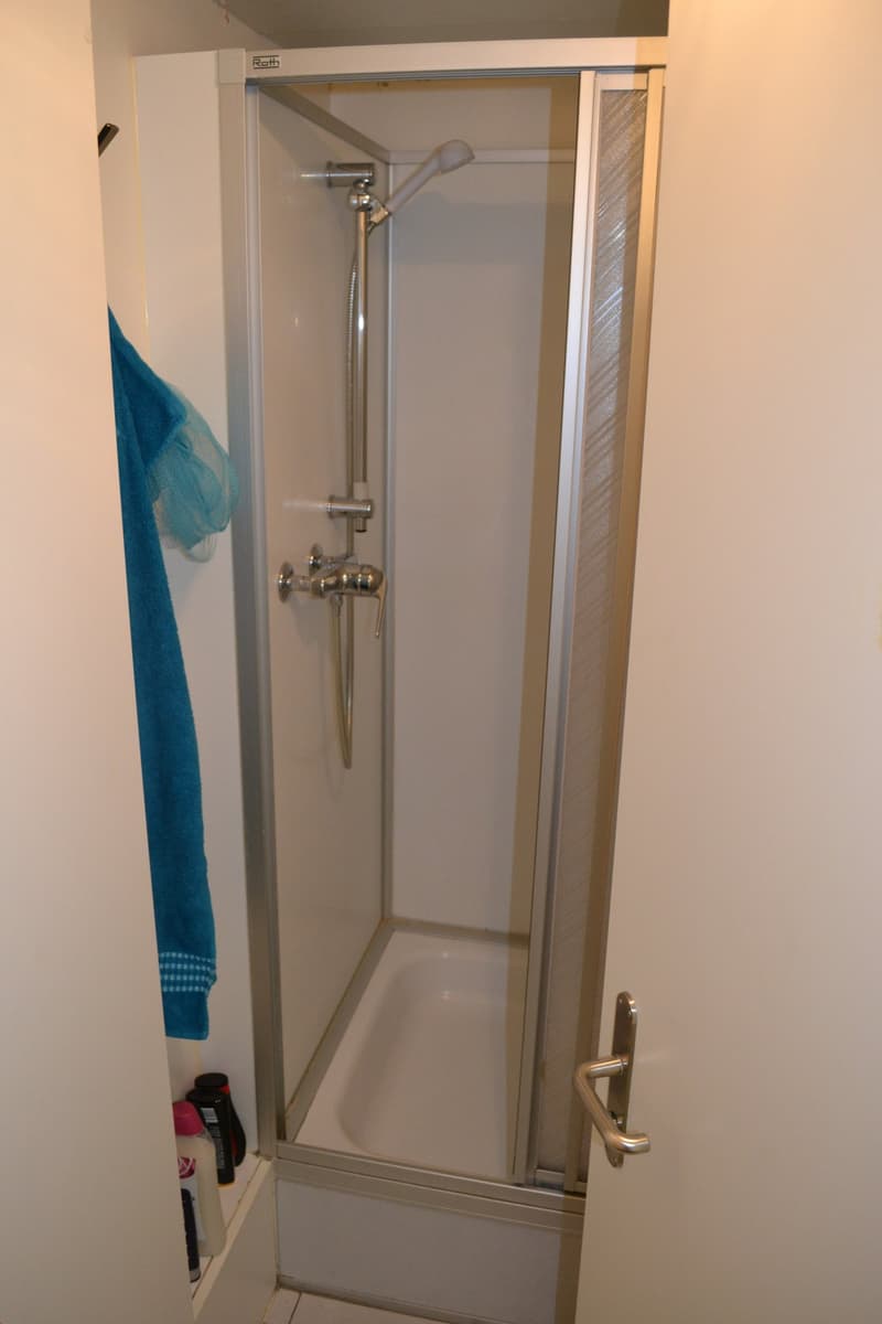 Gemeinschafts-Dusche im 1.OG