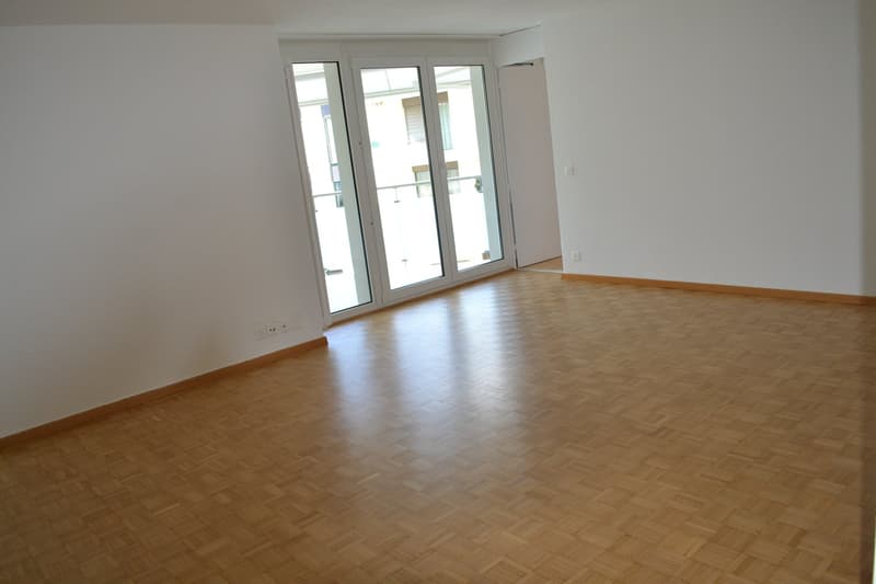 Helle 5-Zimmer-Wohnung mit Balkon und Seenähe im steuergünstigen Hergiswil (6)