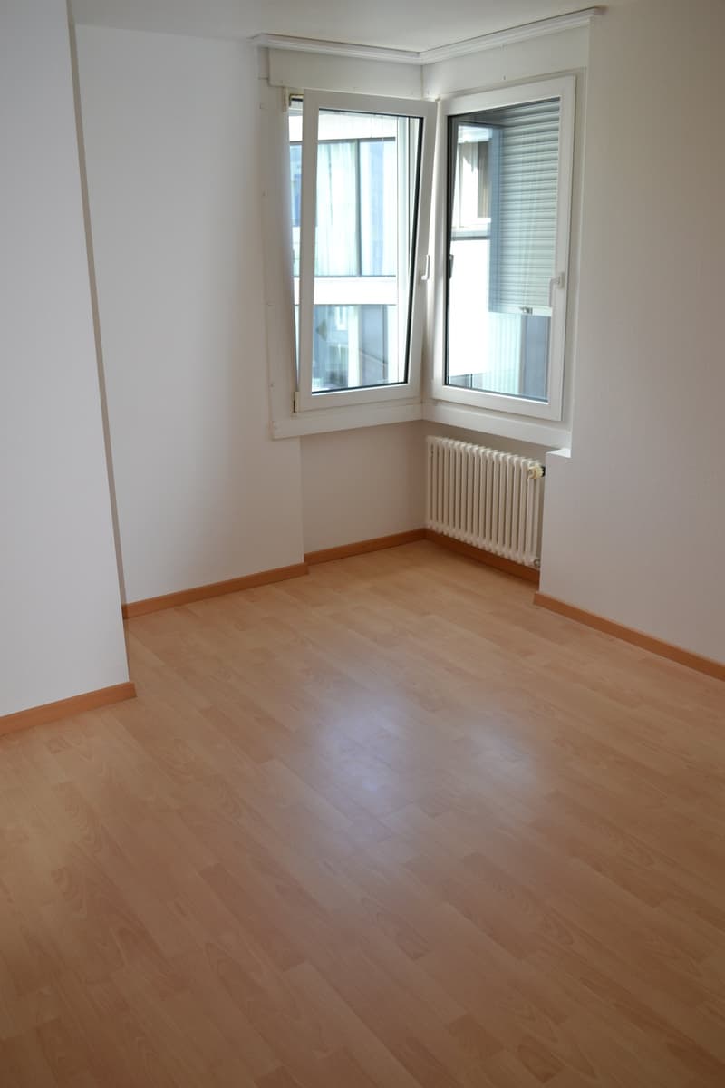 Helle 5-Zimmer-Wohnung mit Balkon und Seenähe im steuergünstigen Hergiswil (9)
