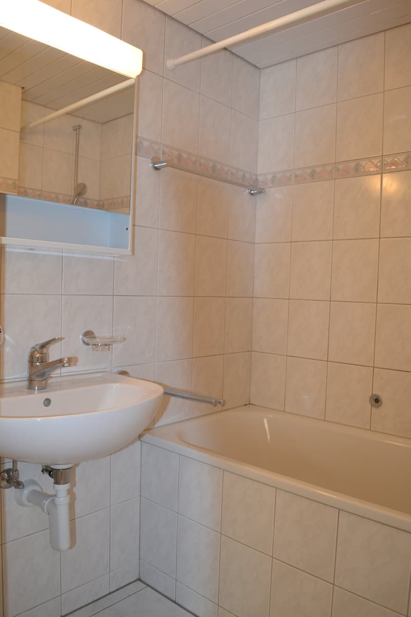 Helle 5-Zimmer-Wohnung mit Balkon und Seenähe im steuergünstigen Hergiswil (11)