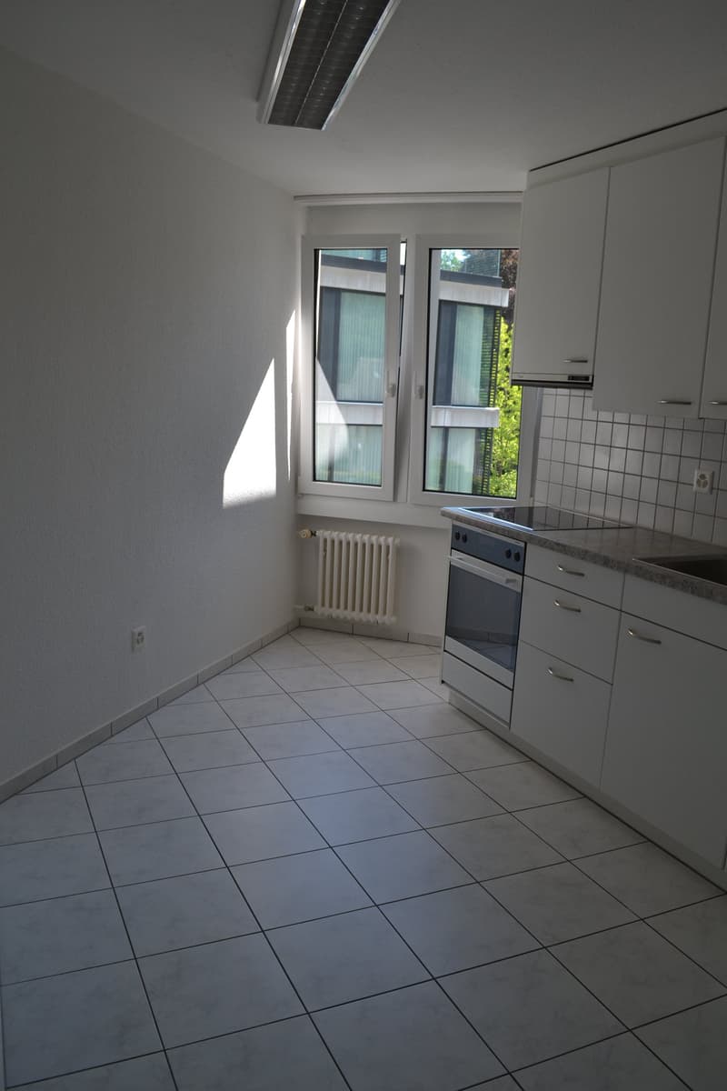Helle 5-Zimmer-Wohnung mit Balkon und Seenähe im steuergünstigen Hergiswil (3)