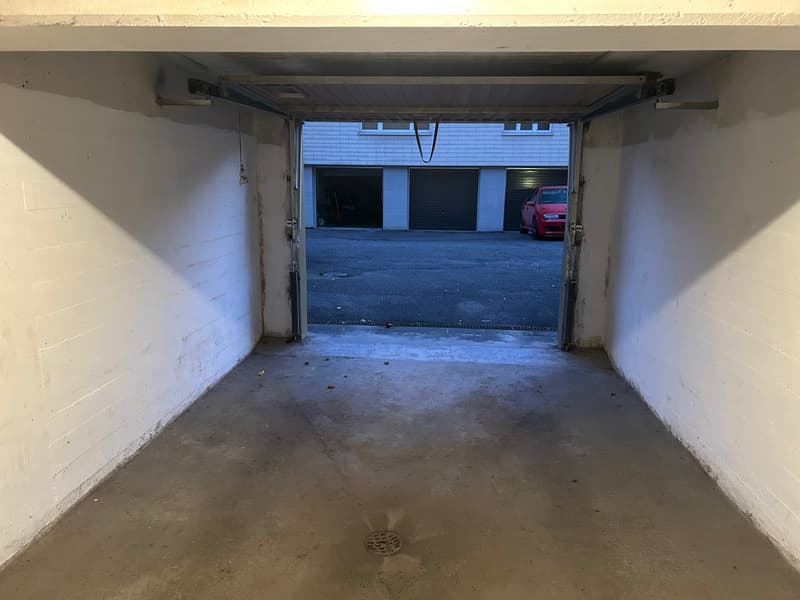 Einzelgaragenbox an der Flüelerstrasse zu vermieten (3)