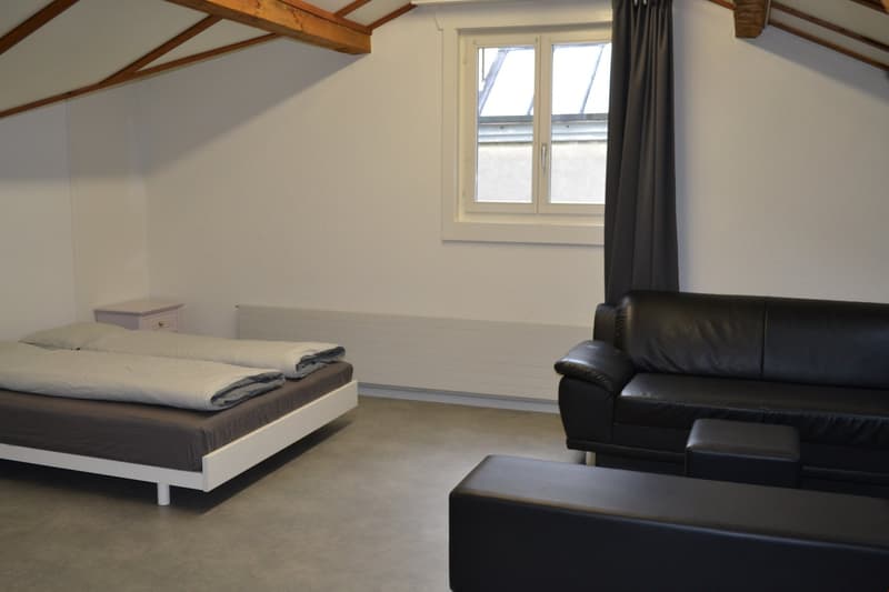 Grosses teilmöbliertes Zimmer im Zentrum von Altdorf zu vermieten (6)
