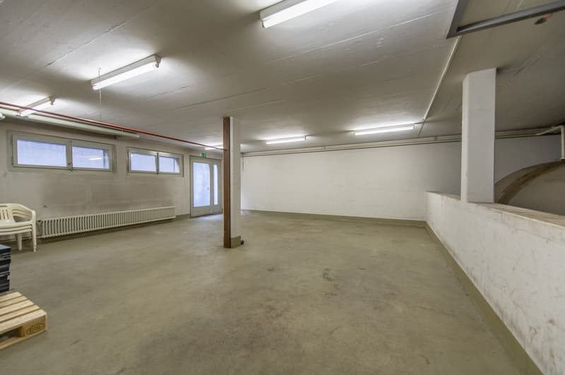 wide room, three windows, white ceiling, concrete floor, heating radiators