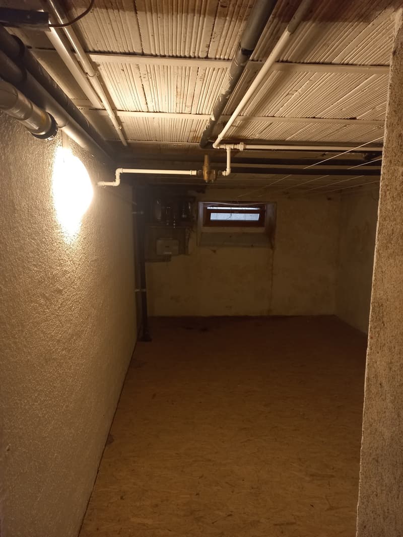 A vendre: Maison avec magasin et deux appartements (12)
