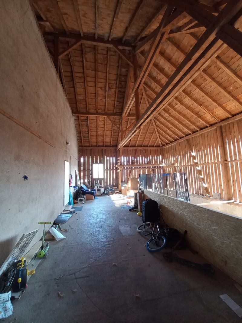 A vendre: Maison avec magasin et deux appartements (11)