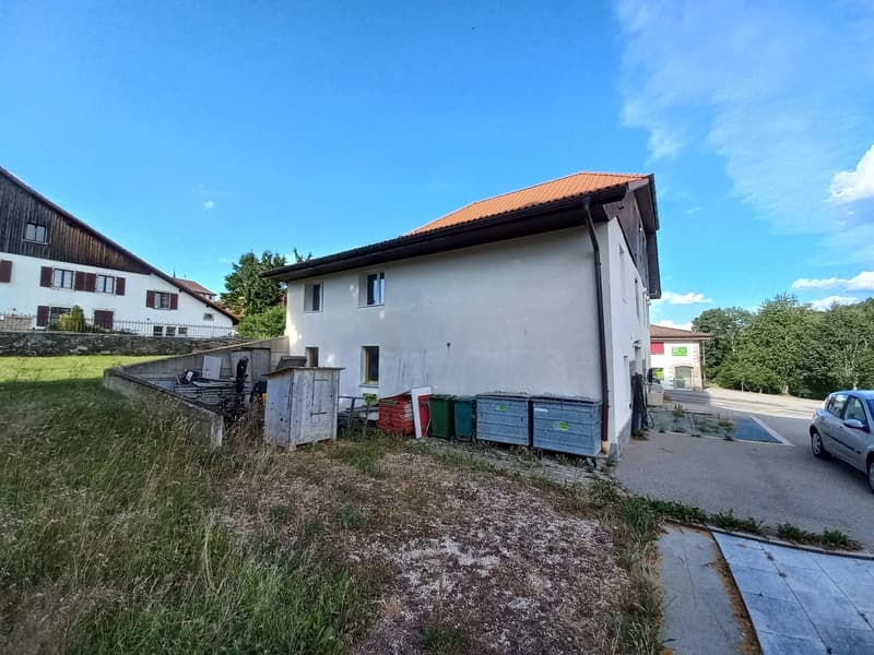 Grosszügiges Gewerbe- und Einzelhandelsobjekt in Les Genevez JU – Sofort verfügbar! (3)