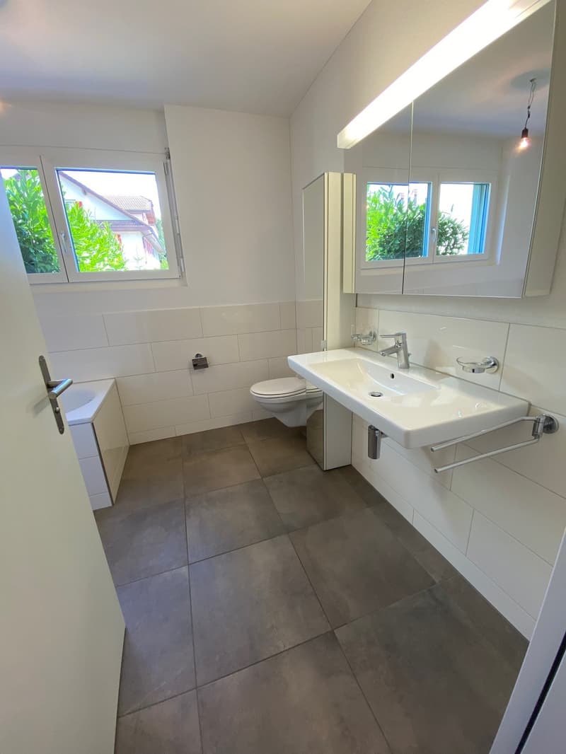 Neu nach Vereinbarung Gartenwohnung 4.5 Zimmer EG mit Gartensitzplatz und Rasen (10)