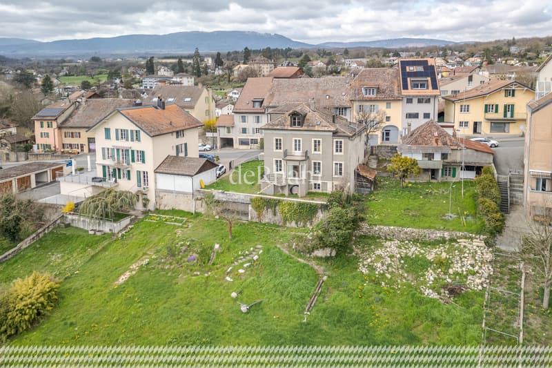 Superbe demeure remplie de charme en cours de rénovation (2)