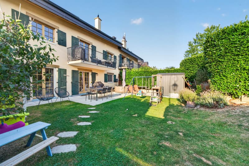 Appartement contemporain avec un grand jardin (12)