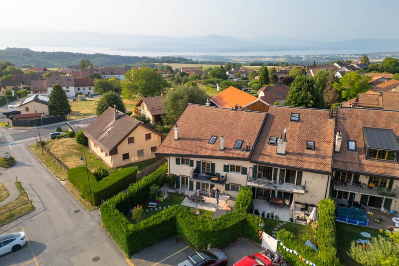 Appartement contemporain avec un grand jardin (3)
