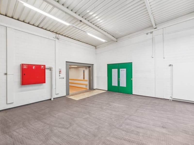 Geräumige Lagerhalle in Knutwil zu vermieten (10)