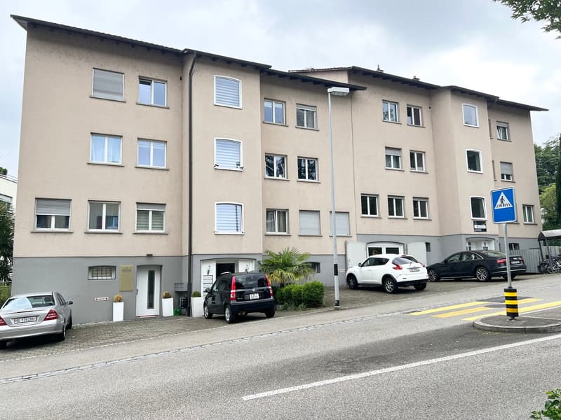 Moderne 3-Zimmer-Wohnung mit Balkon in Binningen (1)