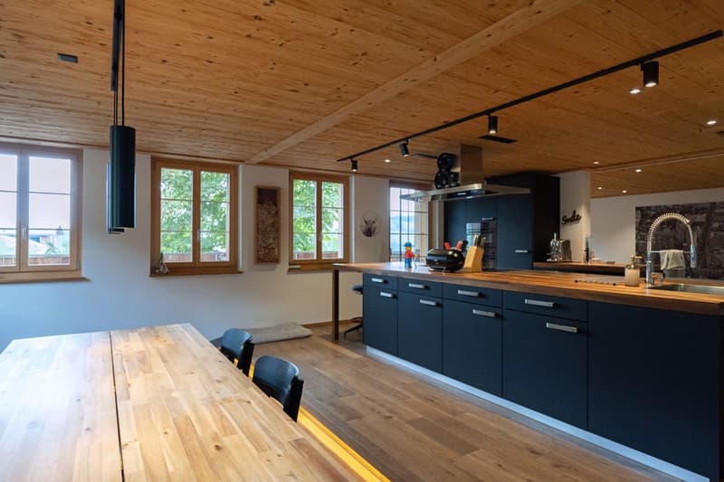Neuwertiges 6.5 Zimmer Bauernhaus mit zwei Wohnungen und Weitsicht (5)
