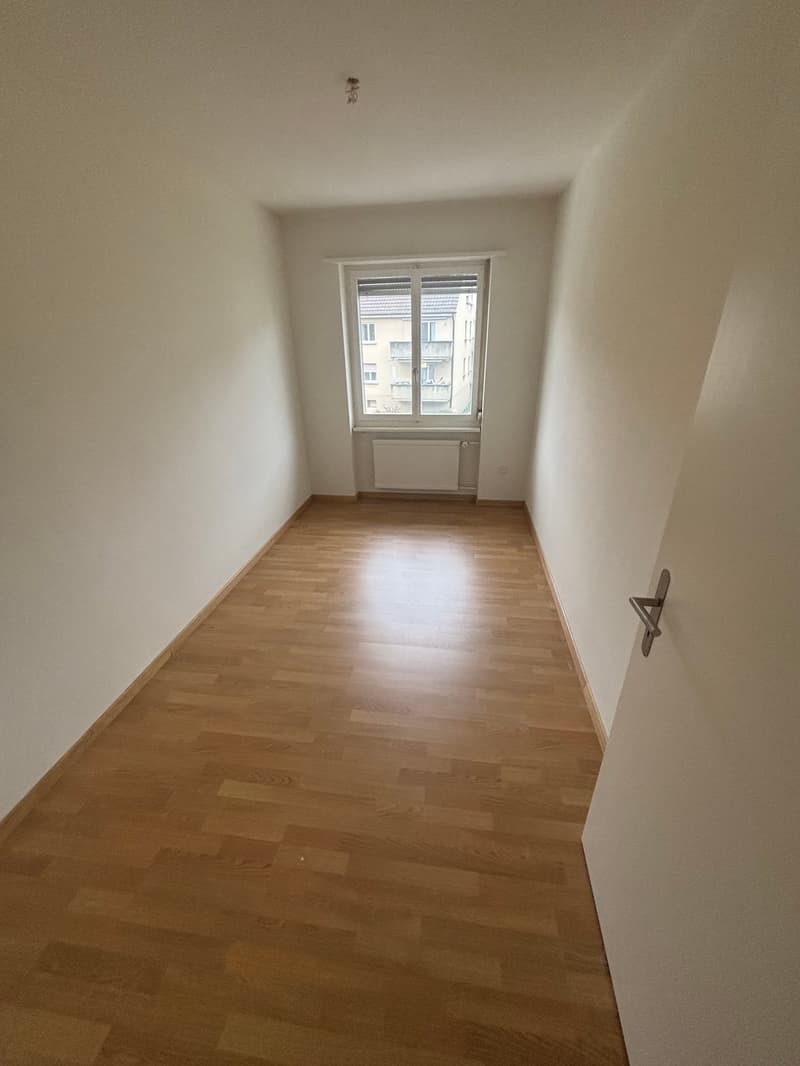 Appartamento di 4 camere in una posizione tranquilla e familiare a Brügg (7)