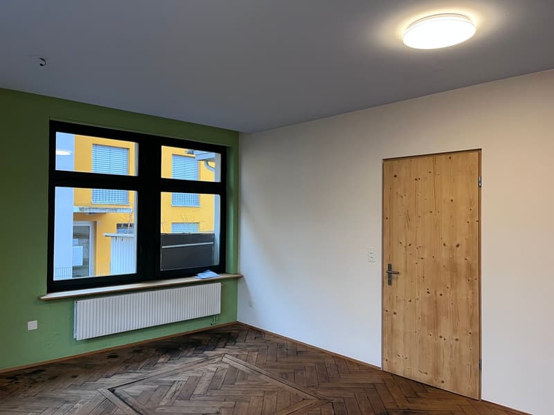 Espace commercial rénové en plein cœur de Biel – idéal pour salon, cabinet ou bureau (5)
