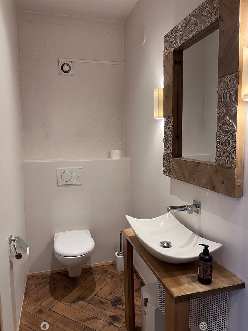 renovierter Gewerberaum an Toplage in Biel – ideal für Salon, Praxis oder Büro (7)