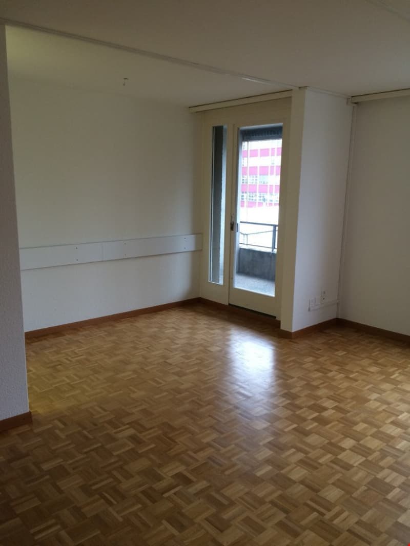 günstige 4.5-Zimmerwohnung mit Balkon in Brügg (5)