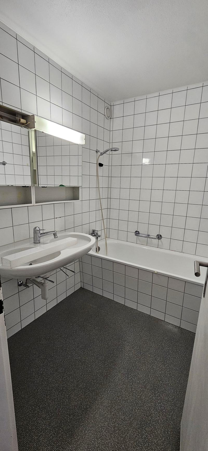 helle 3.5-Zimmerwohnung mit Balkon in Brügg (8)