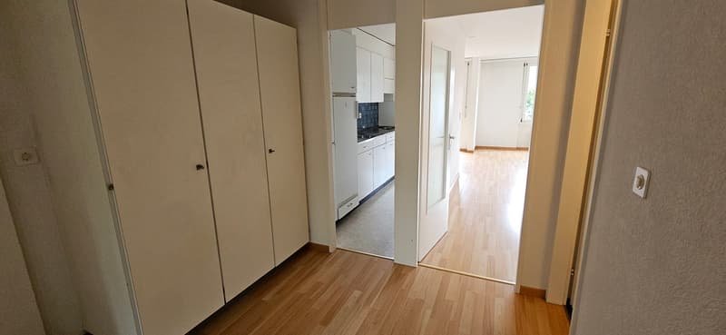 helle 3.5-Zimmerwohnung mit Balkon in Brügg (2)