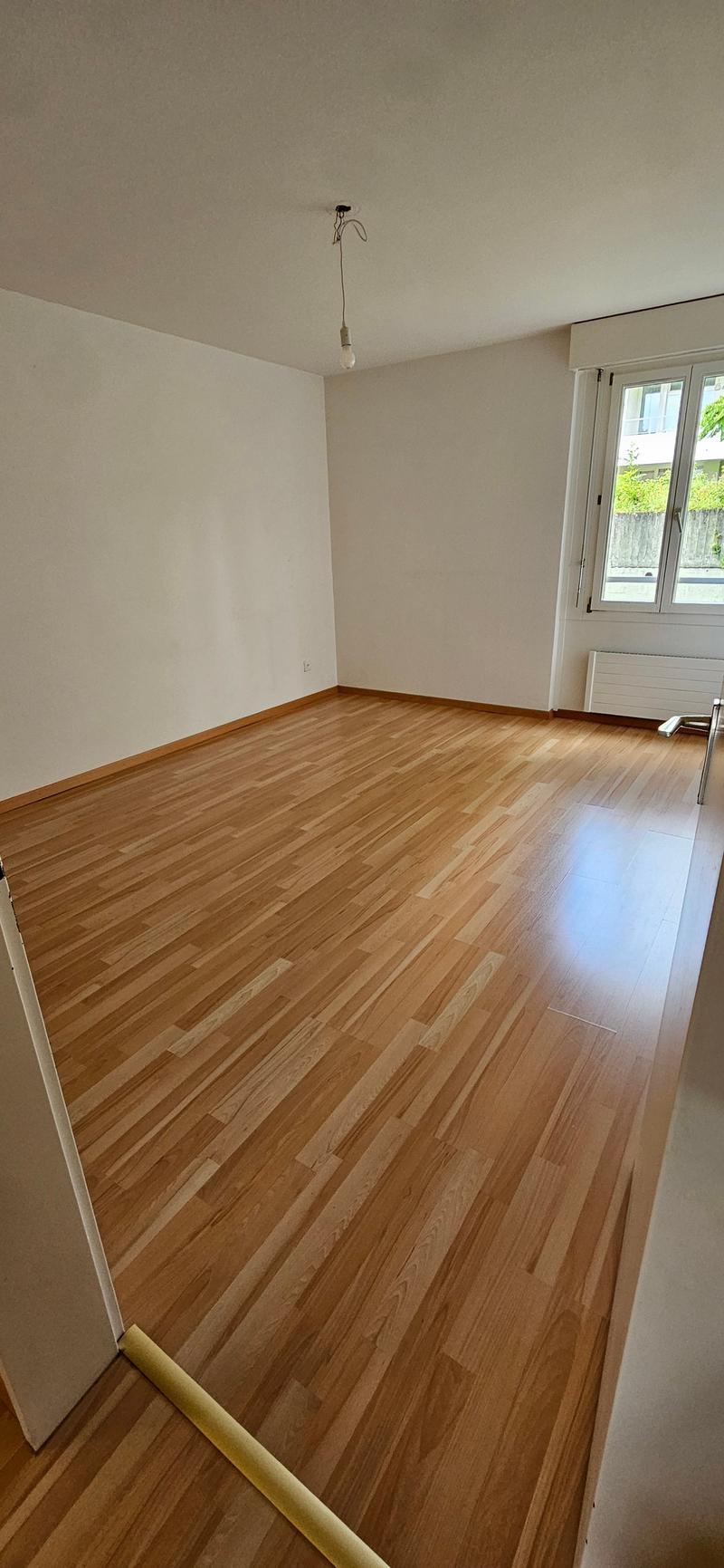 helle 3.5-Zimmerwohnung mit Balkon in Brügg (6)
