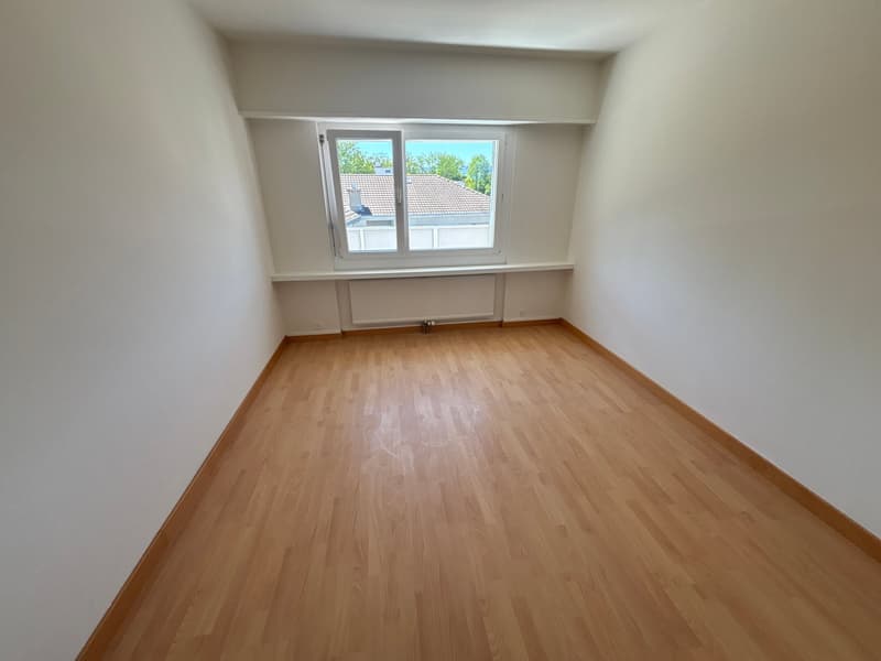 teilrenovierte 5.5-Attikazimmerwohnung an ruhiger Lage mit Aussen-Pool (7)