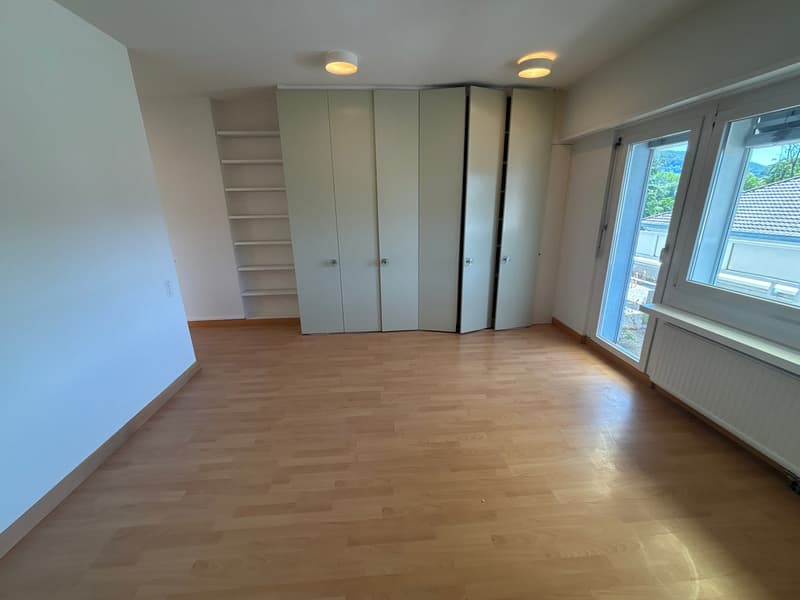 teilrenovierte 5.5-Attikazimmerwohnung an ruhiger Lage mit Aussen-Pool (6)