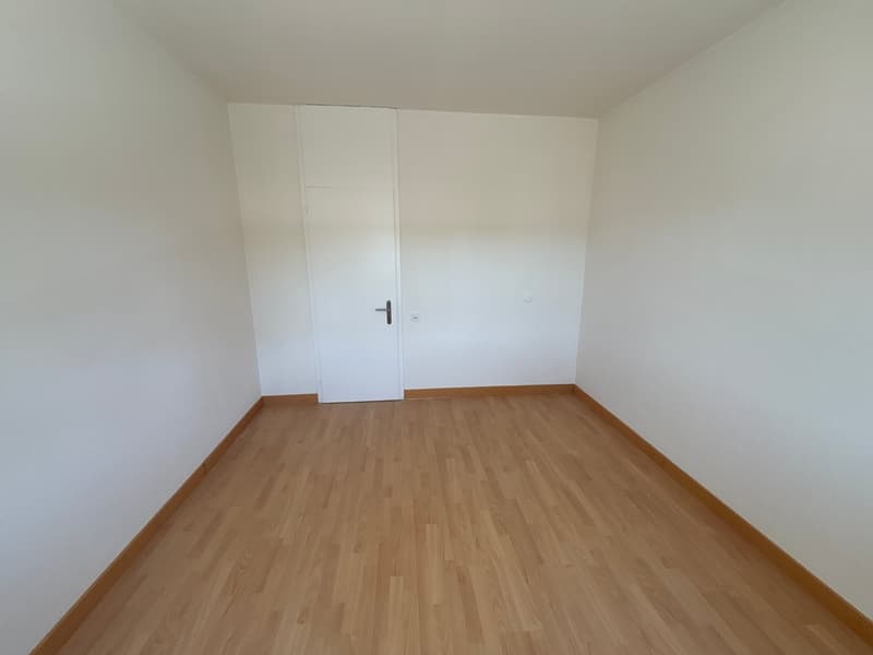 teilrenovierte 5.5-Attikazimmerwohnung an ruhiger Lage mit Aussen-Pool (13)