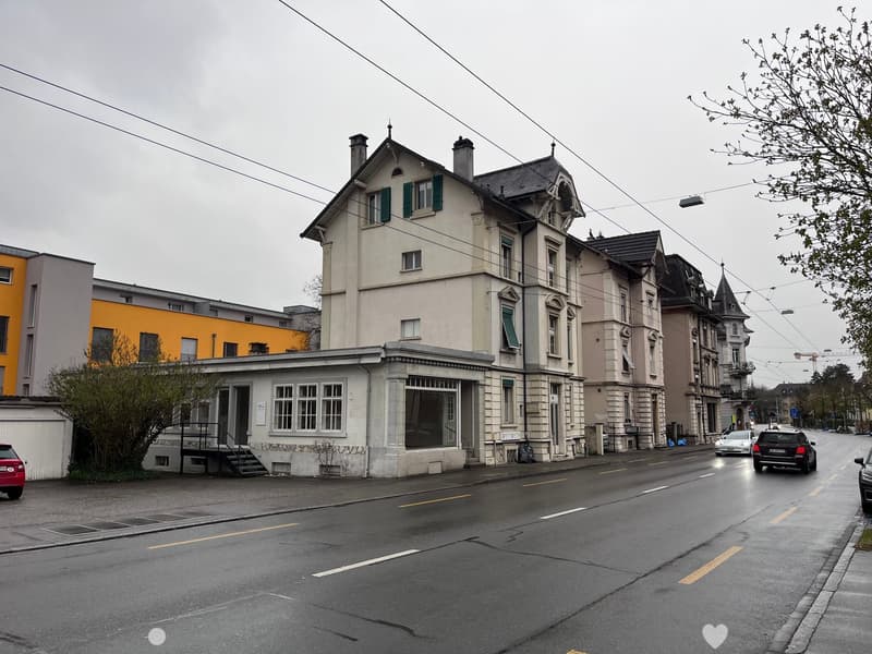 Vielseitig nutzbarer Raum mit Cheminée und Lagerraum an Toplage in Biel zu vermieten (1)