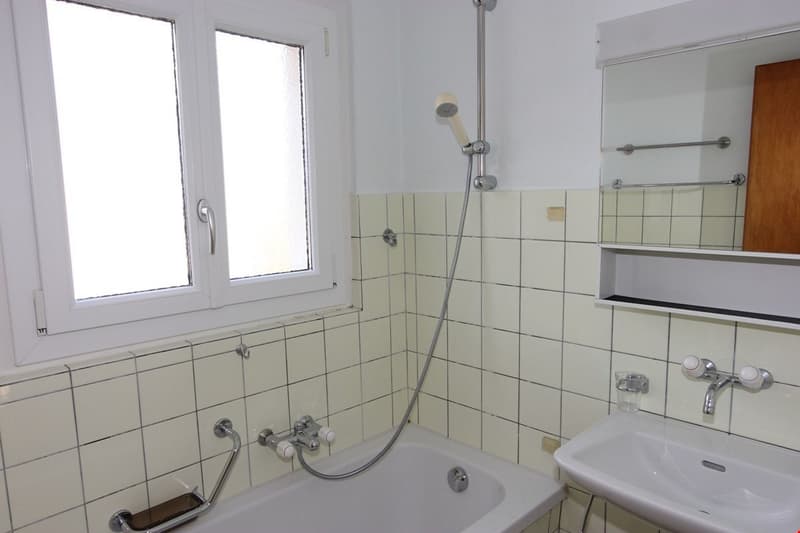 schöne 4.5-Zimmerwohnung mit grossem und sonnigem Balkon (6)