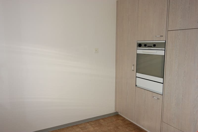 schöne 4.5-Zimmerwohnung mit grossem und sonnigem Balkon (3)