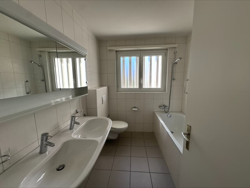 Helle 3.5-Zimmerwohnung mit Aussicht auf die Alpen (5)