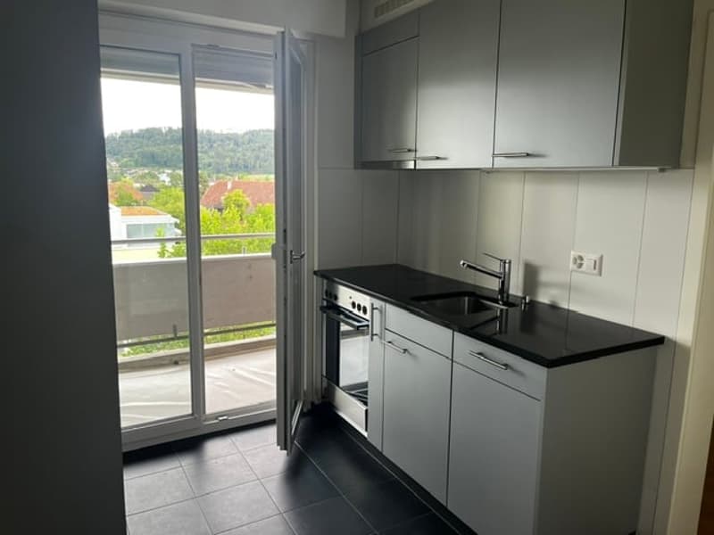 Helle 2.5-Zimmer-Wohnung mit Balkon in Brügg – ab sofort verfügbar! (1)