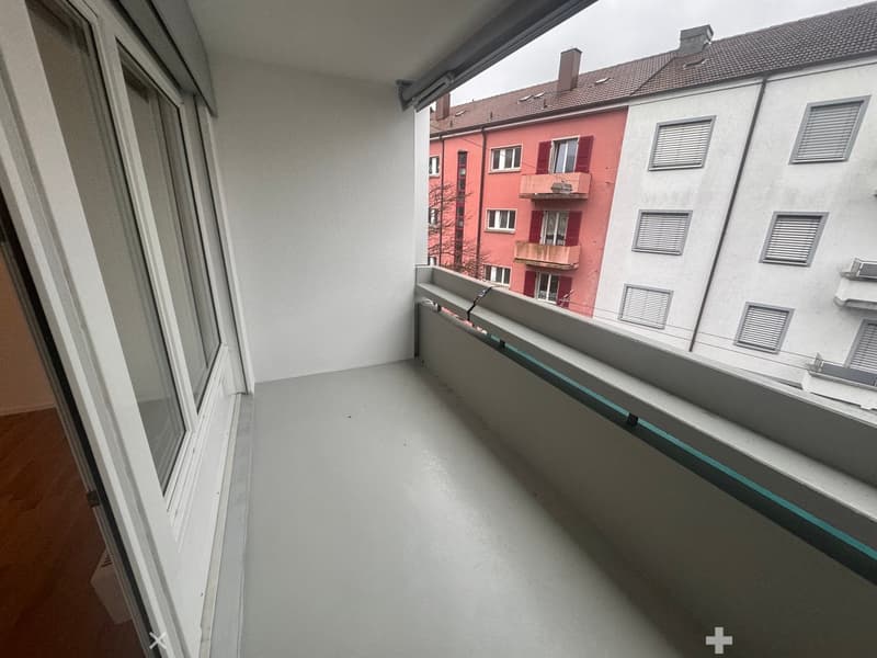 Renovierte 1-Zimmerwohnung mit toller Aussicht (4)