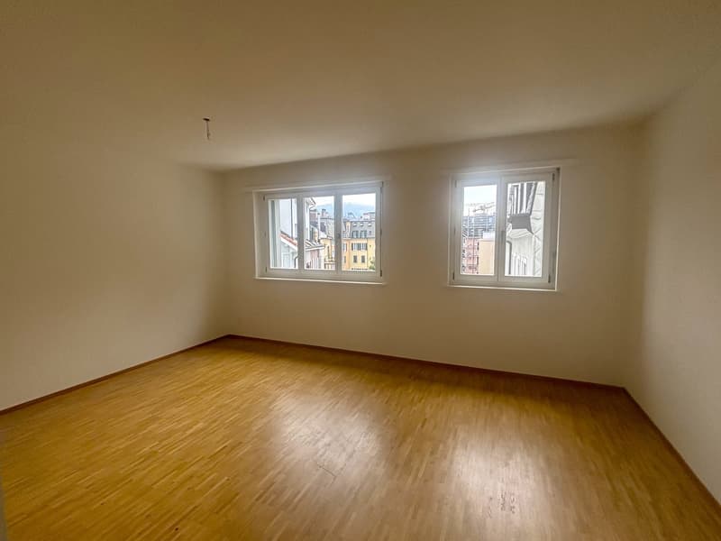 Charmante 2.5-Zimmer-Wohnung mit Cheminée in Biel (3)