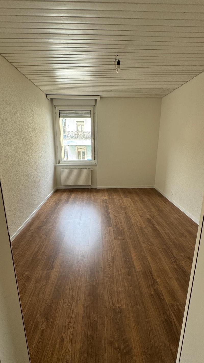 Renovierte 4.5-Zimmer-Wohnung mit Balkon an zentraler Lage (5)