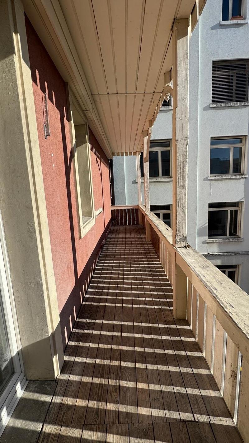 Renovierte 4.5-Zimmer-Wohnung mit Balkon an zentraler Lage (9)
